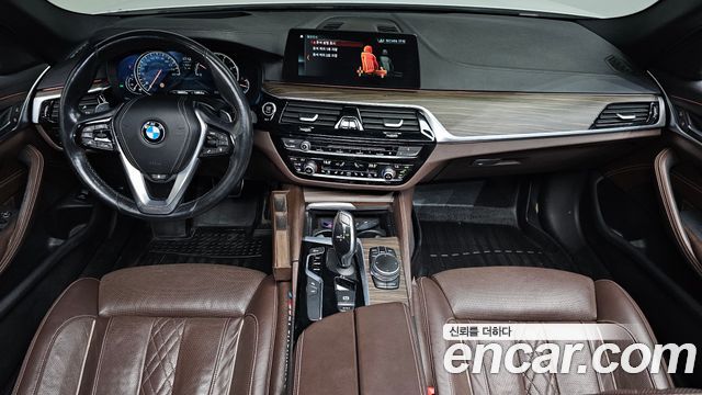 BMW 5-Series 2018 — photo 10