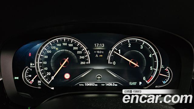 BMW 5-Series 2018 — photo 11