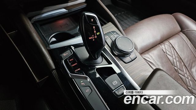 BMW 5-Series 2018 — photo 12