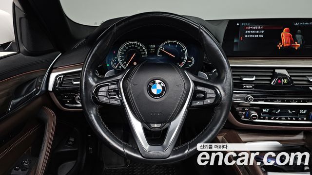 BMW 5-Series 2018 — photo 19