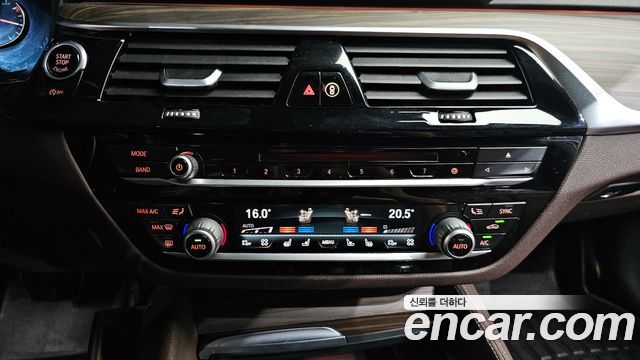 BMW 5-Series 2018 — photo 24