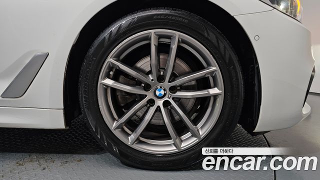 BMW 5-Series 2018 — photo 7