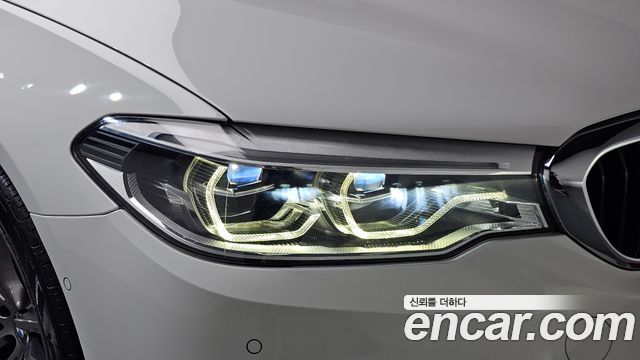 BMW 5-Series 2018 — photo 8