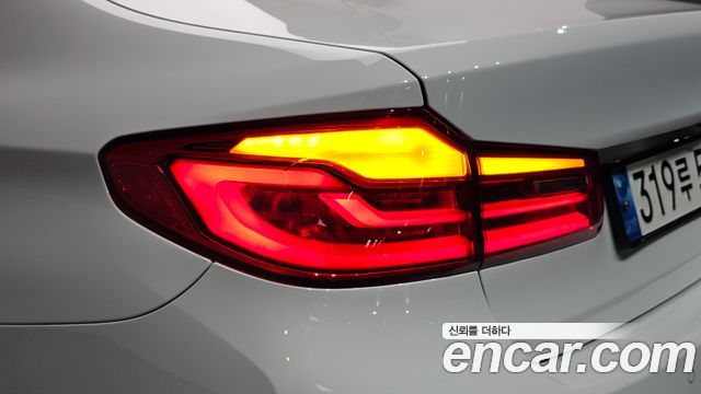 BMW 5-Series 2018 — photo 9