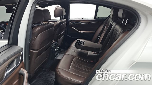 BMW 5-Series 2018 — photo 16