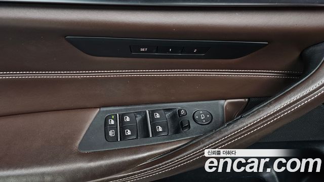 BMW 5-Series 2018 — photo 29