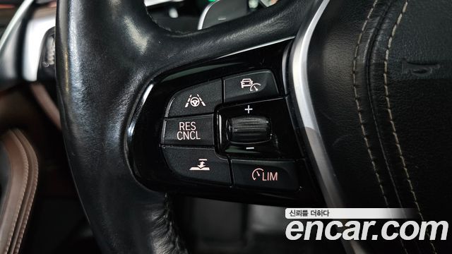 BMW 5-Series 2018 — photo 30