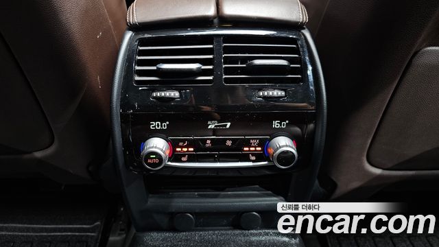 BMW 5-Series 2018 — photo 33