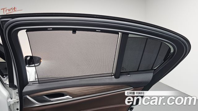 BMW 5-Series 2018 — photo 34