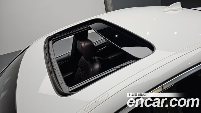 BMW 5-Series 2018 — photo 35