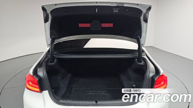BMW 5-Series 2018 — photo 36