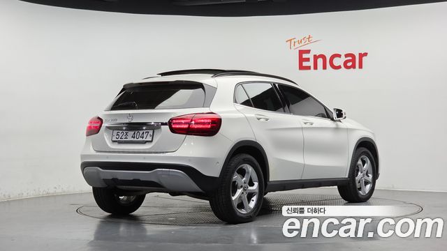 Mercedes-Benz GLA-Class 2018 — photo 2
