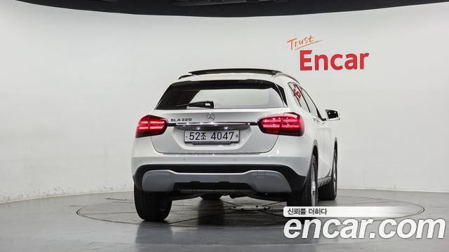 Mercedes-Benz GLA-Class 2018 — photo 4