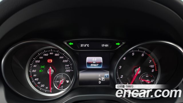 Mercedes-Benz GLA-Class 2018 — photo 11
