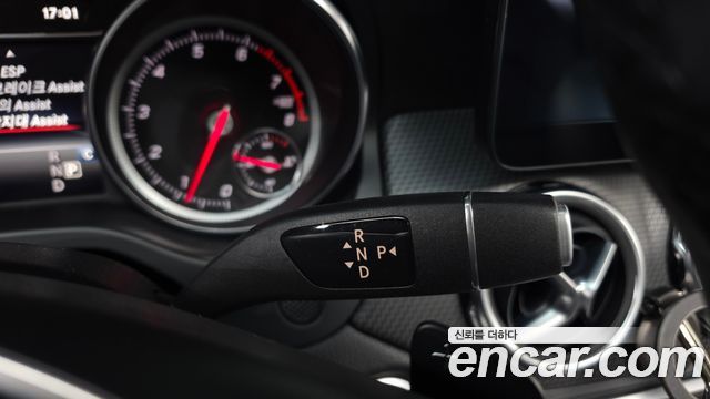 Mercedes-Benz GLA-Class 2018 — photo 12