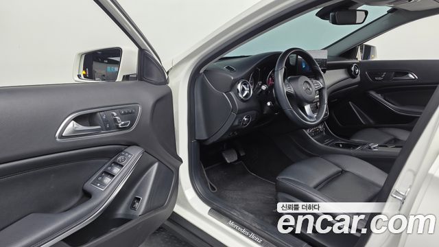 Mercedes-Benz GLA-Class 2018 — photo 13