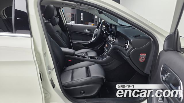 Mercedes-Benz GLA-Class 2018 — photo 17