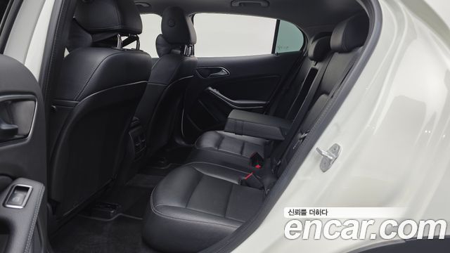 Mercedes-Benz GLA-Class 2018 — photo 18