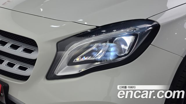 Mercedes-Benz GLA-Class 2018 — photo 8