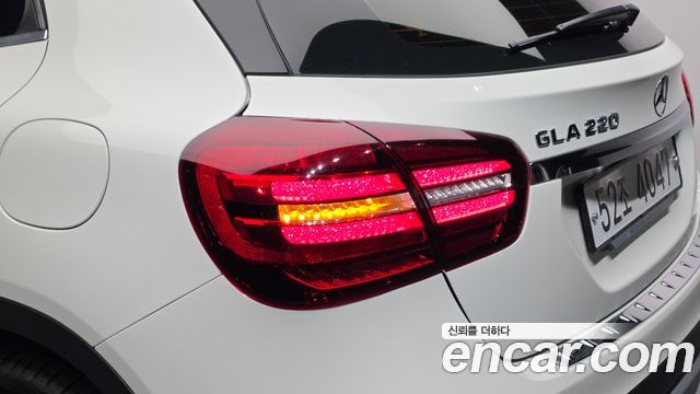 Mercedes-Benz GLA-Class 2018 — photo 9