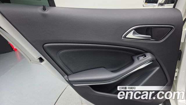 Mercedes-Benz GLA-Class 2018 — photo 15