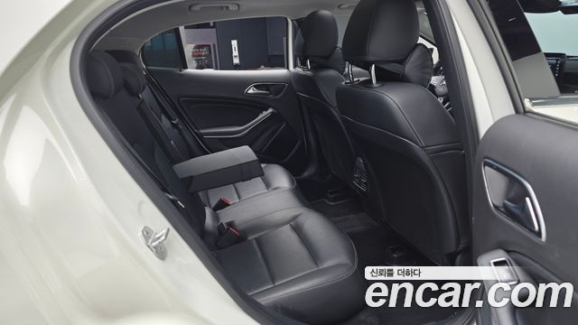 Mercedes-Benz GLA-Class 2018 — photo 16