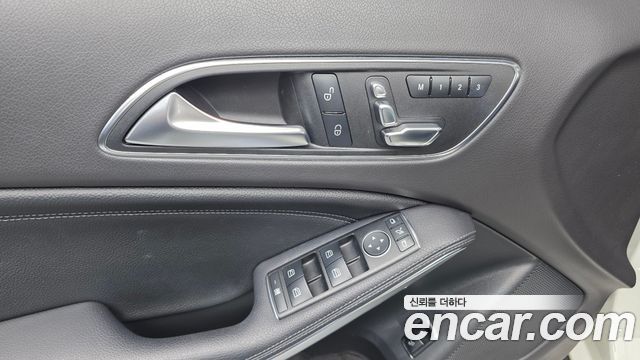 Mercedes-Benz GLA-Class 2018 — photo 30