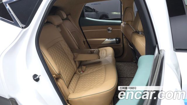 Genesis GV60 2023 — photo 18