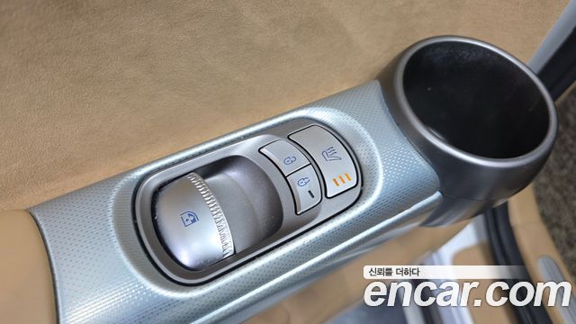 Genesis GV60 2023 — photo 25