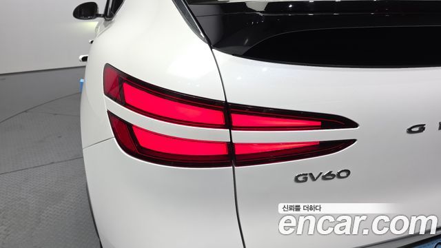 Genesis GV60 2023 — photo 9