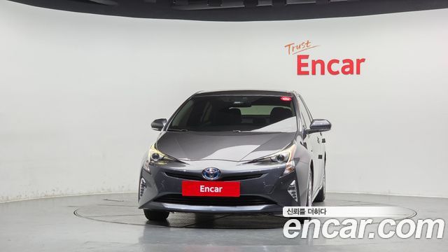 Toyota Prius 2017 — photo 3