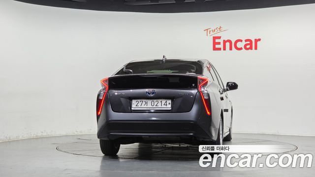 Toyota Prius 2017 — photo 4