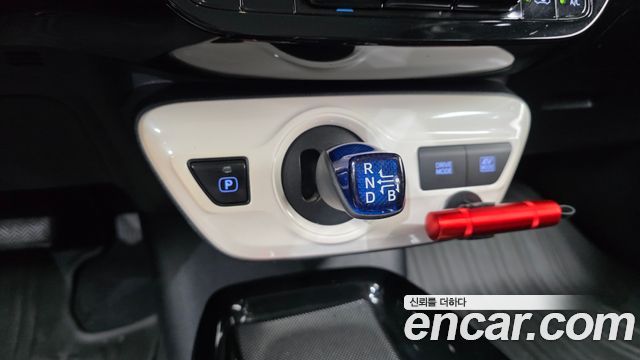 Toyota Prius 2017 — photo 9