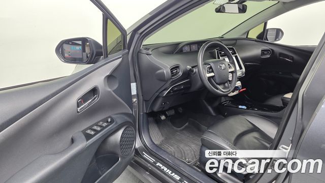 Toyota Prius 2017 — photo 10
