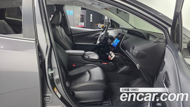 Toyota Prius 2017 — photo 11