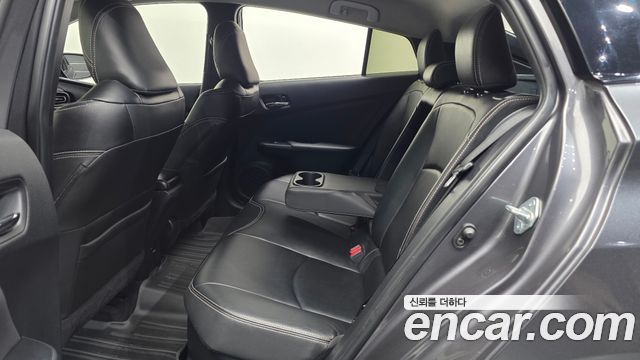 Toyota Prius 2017 — photo 12