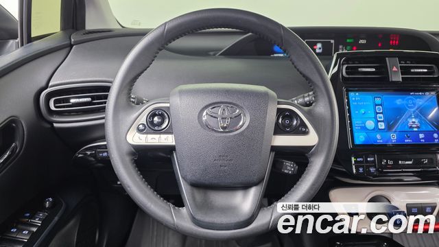 Toyota Prius 2017 — photo 13