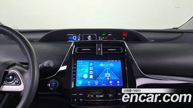 Toyota Prius 2017 — photo 14