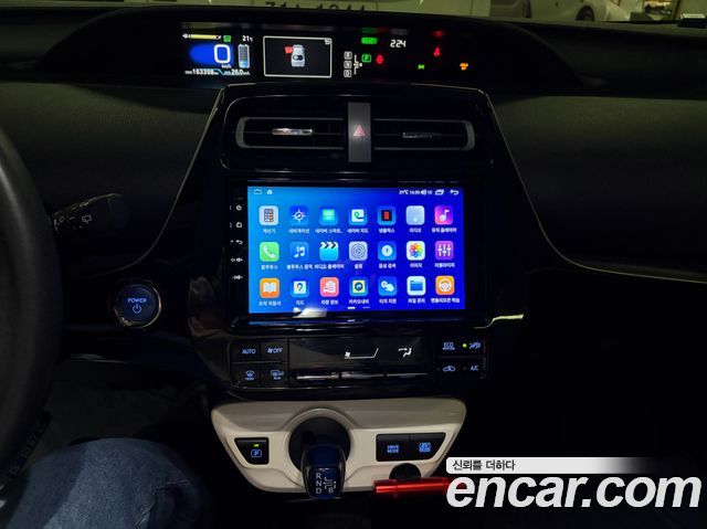 Toyota Prius 2017 — photo 15