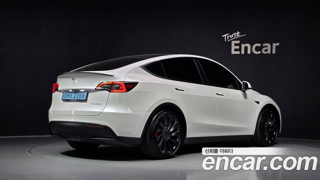 Tesla Model Y 2022 — photo 2