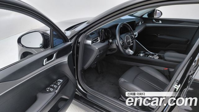 Kia K5 2023 — photo 10