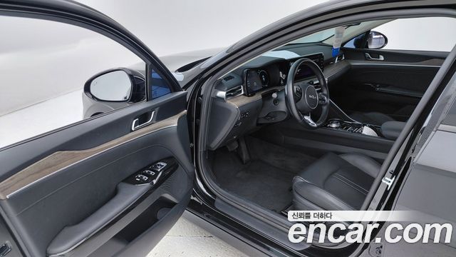 Kia K5 2023 — photo 10