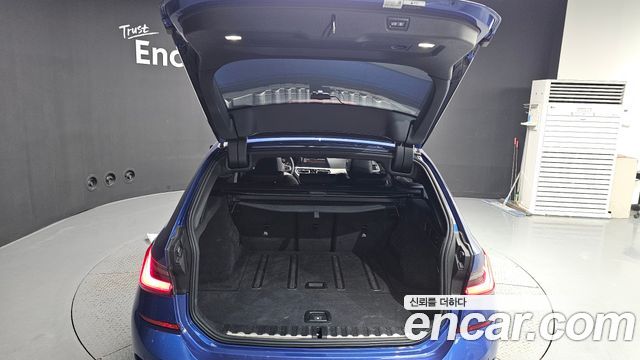 BMW 3-Series 2021 — photo 26
