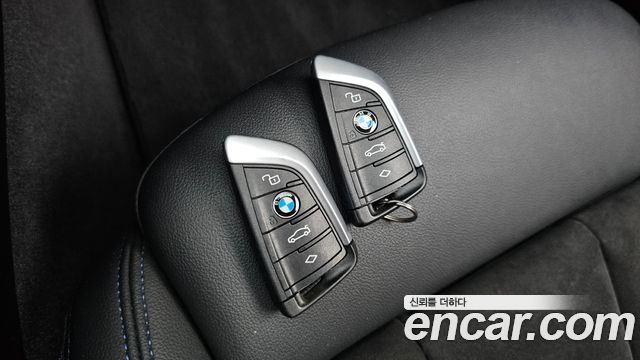 BMW 3-Series 2021 — photo 28
