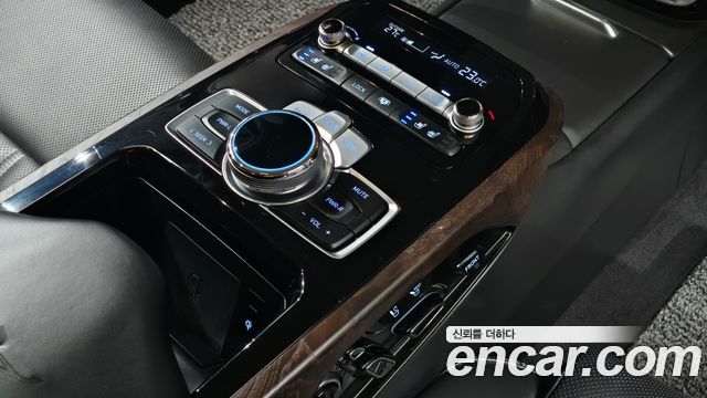 Genesis G90 2019 — photo 28