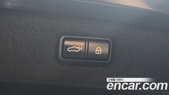 Genesis G90 2019 — photo 32