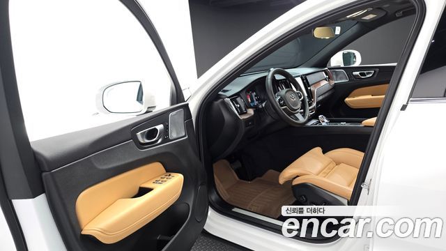 Volvo XC60 2024 — photo 10