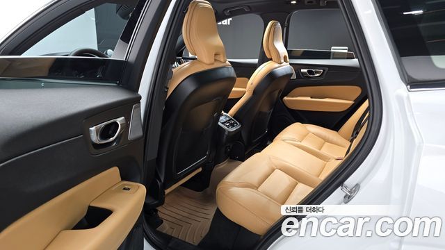 Volvo XC60 2024 — photo 11