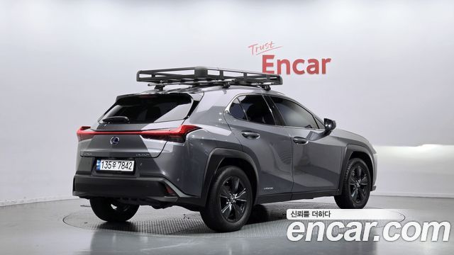 Lexus UX 2021 — photo 2