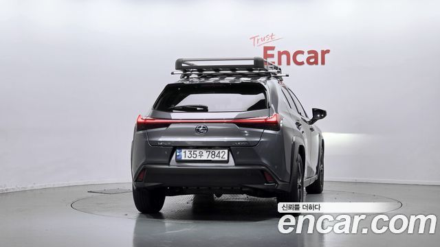 Lexus UX 2021 — photo 4